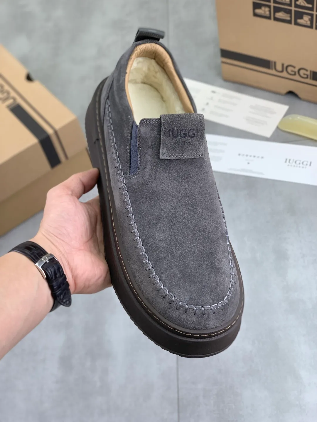 Men's men's shoes 💰P580 New arrival 🆕🆕🆕 IUGGI men's shoes slip-on loafers British style fashionable retro casual sneakers Convenient, comfortable, casual, versatile style Wool lining is comfortable and warm Rubber outsole Non-slip and firm Size: 39-44 Three colors 8731-8